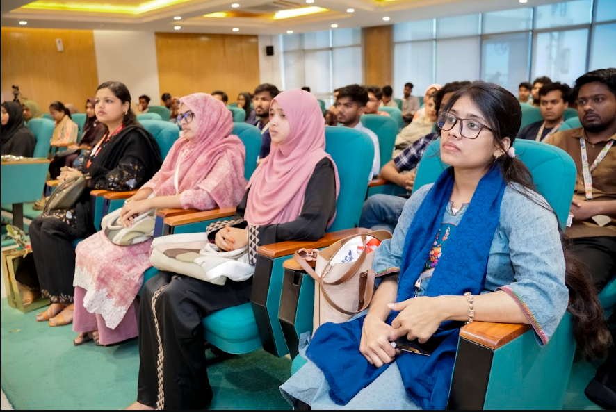 Postgraduate Opportunities Abroad: Scholarships, Applications & Career Pathways Highlights